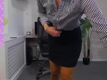 ellamilf on Chaturbate 