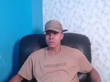 enzo_valentinou — GOAL: Sexy naked dance [32 tokens remaining] Welcome to my room! #18 #young #muscle #latino #bigass