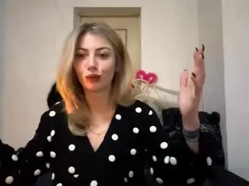 evelynkaluzny — GOAL: Kiss you [2 tokens remaining] WelCome to My Room! This is my first day on CB! #18 #bigboobs #shy #bigboobs #new