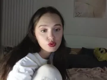 evi_woow — GOAL: stockings + skirt + no parties [0 tokens remaining] Welcome to my room! Good morning for rich and sexy people )HAPPY VALENTINES  #feet #brunette #new #cute #young