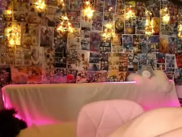 fox_lisaaa on Chaturbate