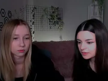 gloria_queen1 — GOAL: for a good start [395 tokens remaining] Welcome to my room! #shy #lovense #nonude #new #blonde