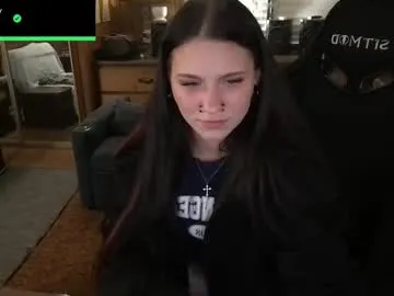 incognitoqueen — hoodie comes off !!! <3 take us private for more spicy action  [600 tokens remaining]