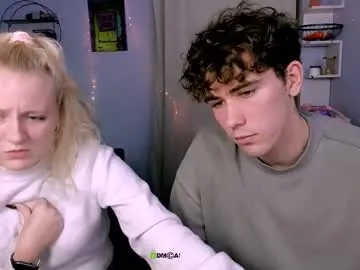 kevin_nix_ — GOAL: show bare legs [222 tokens remaining] Welcome to my room! #feet #blonde #redhead #shy #new