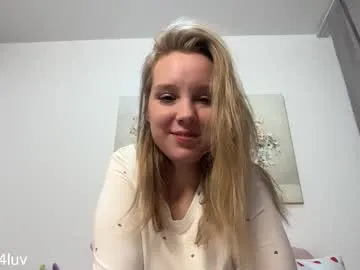 l1n4luv — Hiii, my name Lina !!!! GOAL:  soft touch my belly  #shy #18 #blonde #bigboobs  [32 tokens remaining]