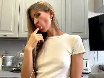 lindsyzinda — Hello i am #new hero GOAL Take off sexy shirt for perky boobs    My name is Rita #skinny #bigass #milf #blonde [15 tokens remaining]