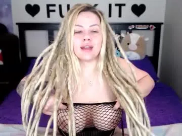 mackenziewolfe on Chaturbate