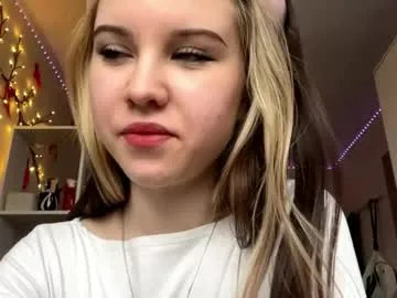 maragretzielonka — Bare Clavicles Reveal - I feel a bit shy... My name is Kelly #new #petite #shy #18 #young [30 tokens remaining]