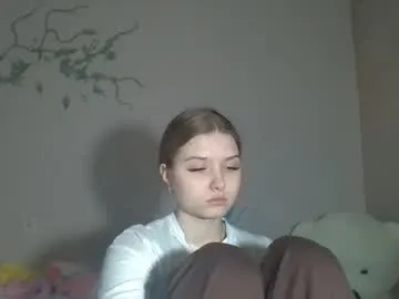 marylouisehansil — goal: spin 360 and show my outfit // Hello! im Mary and its my first day here, wellcome ;) // #18 #new #young #cute #shy [37 tokens remaining]