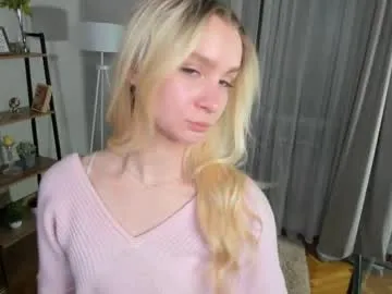 meganhenns — draw air heart #18 #teen #new #shy #young [4 tokens remaining]