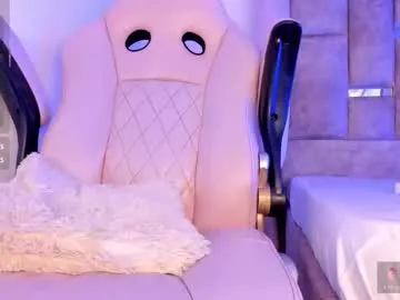 mia_royal on Chaturbate