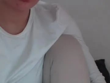 mikahdos on Chaturbate