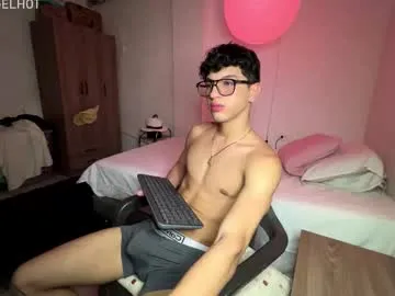 mike_pineapple on Chaturbate