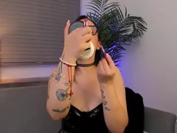 miss_norway — Zoom in the ass + mocking smile [66 tokens left] #bigass #mistress #cuckold #submissive #blowjob