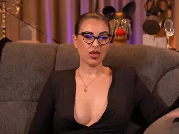 mistresskellykent on Chaturbate