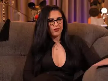 mistresskellykent on Chaturbate