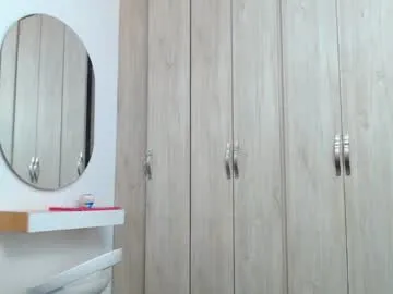 pinky_f00x on Chaturbate