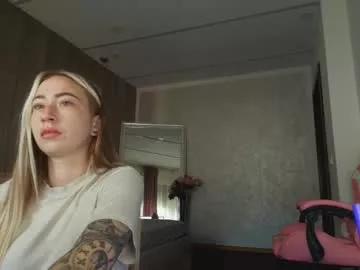 reina_cummings — SLUTTY GIRL LOVES TO SQUIRT - Multi Goal: RIDE DILDO TILL I CUM [41 tokens left] #teen #lovense #squirt #anal #blonde