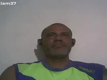 retlam37 on Chaturbate