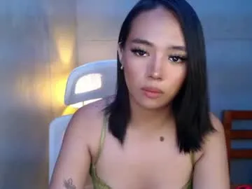 trexie_fucks15 on Chaturbate