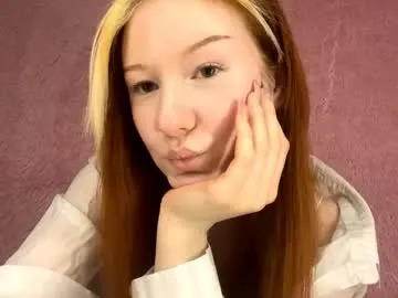 velunee — GOAL: Show my underboobs [128 tokens remaining] Welcome to my room! #new #teen #skinny #shy #18