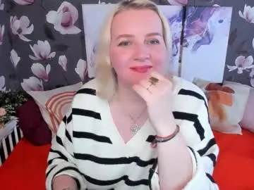 victoria_notti — GOAL: Stay topless [387 tokens remaining] My first day  #milf #blonde #mature #bigboobs #curvy