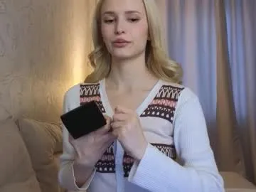 yennaone on Chaturbate