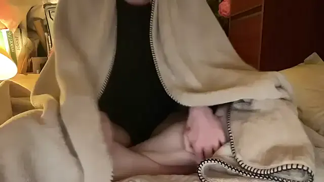 18yoteenvirgin on StripChat