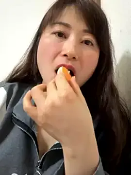 69_yuna_69 on StripChat