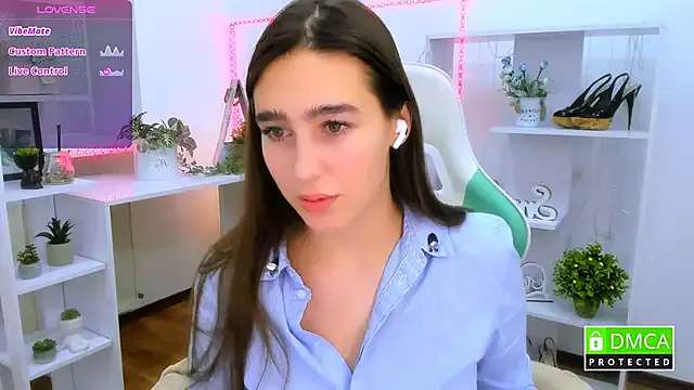 _Eliizabeth_ — Lick your lollipop and bite your lip