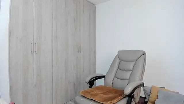 _miamadison on StripChat