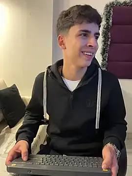 AdrianRinaldi on StripChat