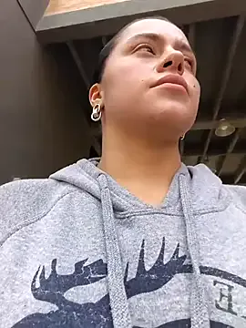 ALEJA__22 on StripChat