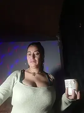 Alexandrina — remove t-shirt 