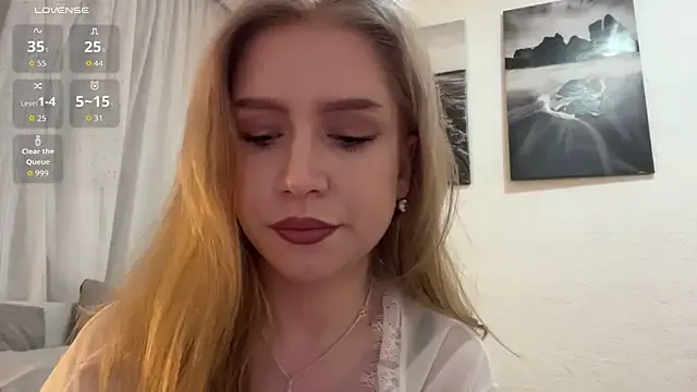 Alice_meow15 on StripChat