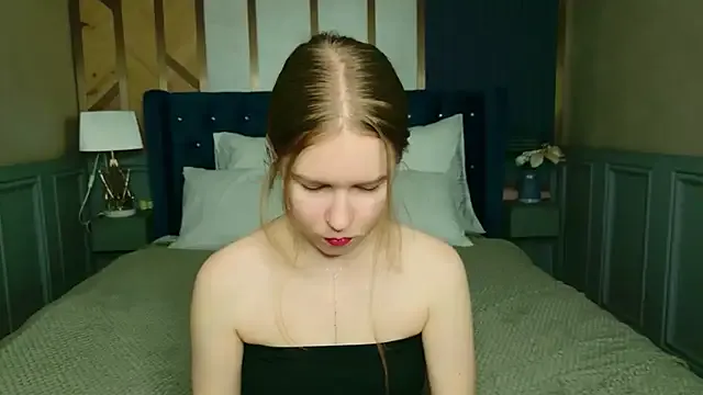 Alida_Brice — show feet