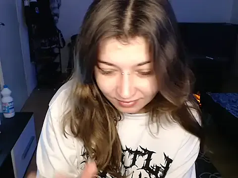 AlienforTwenty on StripChat