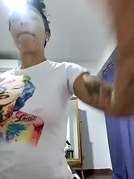 Alison_fitness — Masturbating with My heel 