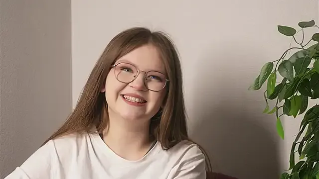 AlyceThoeny — air kiss