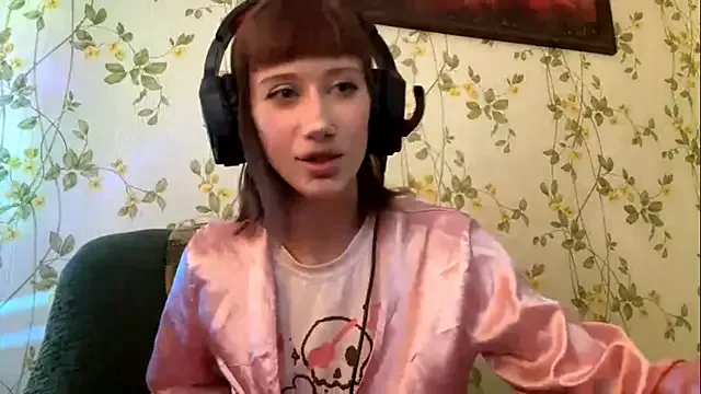 AmeliaHaper — blow a kiss