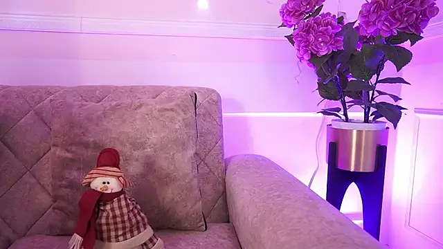 Anybuny —  Hands teasing my ass... slowly