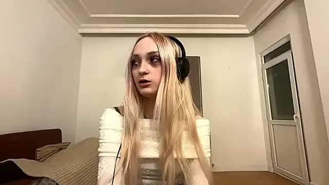 ArielBonier — air kiss