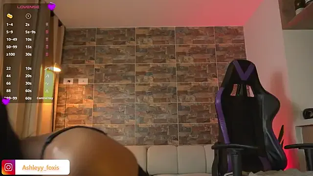 Ashleey_Fox on StripChat