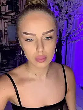 AubrieleRouj1 on StripChat