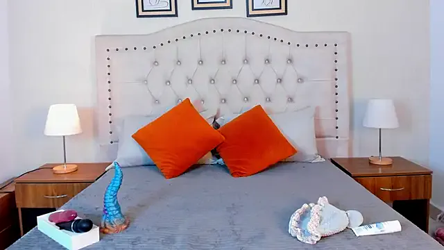 aurora_moonm — Slap my buttocks