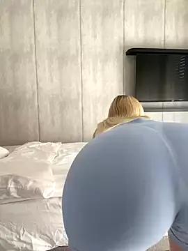 Barbieblondine — Twerk