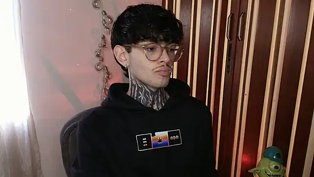 Bastiel_ on StripChat