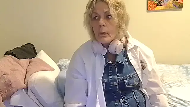 belgianshantie — show boobs and play