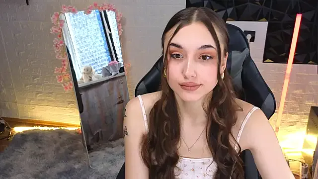 belle_cute — sucking a dildo