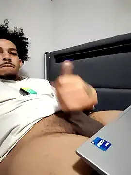 bigdickjojo69 on StripChat